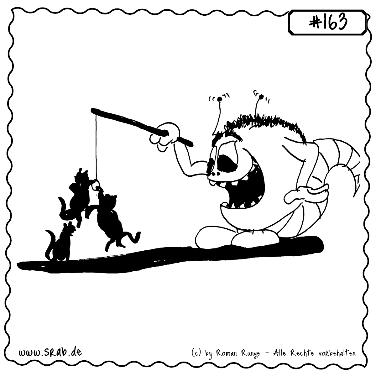 Ein Srab beim Spielen mit kleinen Katzenbabys. Er hält eine Angel mit Mäusen, die die Kätzchen begeistert jagen – tierischer Spaß garantiert!