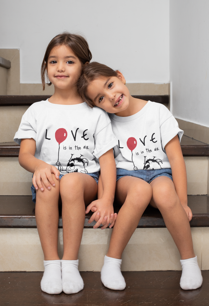 Love is in the Air - Srab mit rotem Luftballon auf Becher, Shirt und Kissen 3 Love is in the Air - Srab mit rotem Luftballon auf Becher, Shirt und Kissen